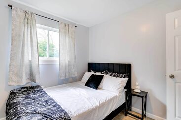 کلبه 4 Mi To Michigan Stadium: Cozy Home W/ Fire Pit!