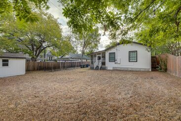 کلبه Family Friendly Austin House W/ Screened Porch!