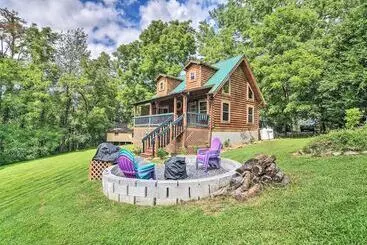 コテージ Maggie Valley Family Cabin W/ Porch & Fire Pit!