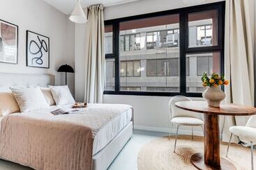 פנסיון Sanders Port   Charming Room Near Piraeus Port