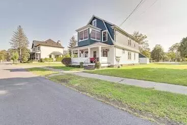 コテージ Saratoga Springs Duplex Near Saratoga Racetrack!