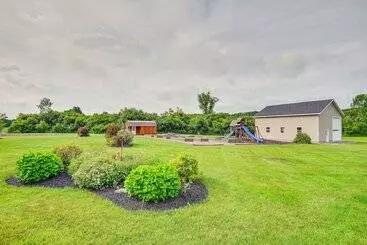 コテージ Spacious Lowville Retreat On 4 Private Acres!