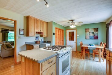 קוטג'' Spacious Lowville Retreat On 4 Private Acres!