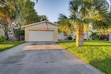 コテージ St Petersburg Home W/ Yard & Grill: 2 Mi To Beach!