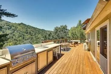 コテージ Unique Larkspur Cabin W/ Treetop Mountain Views!
