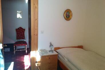 Otel Croix D Or Et Poste   Historisches