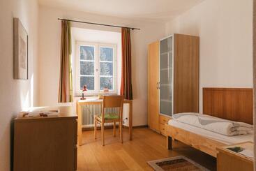 ホテル Gasthof Kronburg