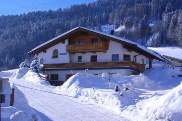 ホテル Haus Tirol