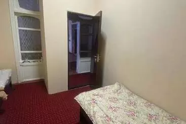 ユースホステル Ozod Guest House