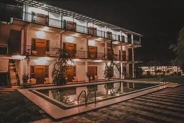 Hotel Chenemo Holiday Resort Next Katharagama