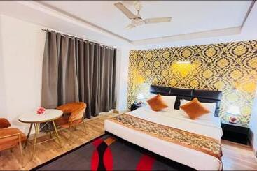 Qotel Hotel At Residency Kaushambi New Delhi