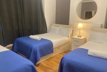 Отель Twin Towerd