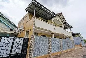 ホテル Pondok Aurel Wahidin By  Oyo