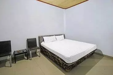 ホテル Spot On 92230 Penginapan Metro Parepare