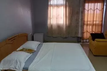 ペンション Osvee Guest House And Apartments