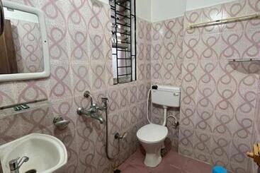 בית מלון כפרי Hk Residency