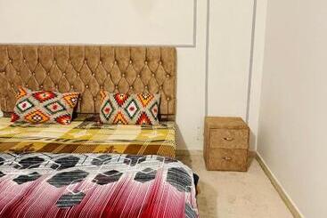 Hotel Olive Ventures, Royal Inn, Ritz