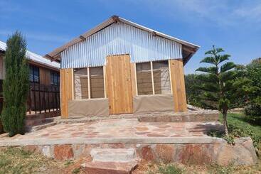 پانسیون Kanunka House