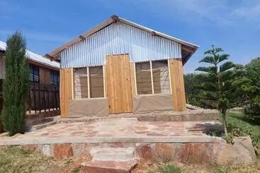 پانسیون Kanunka House