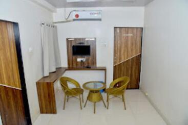 酒店 Ram Leela Lodge, Tuljapur