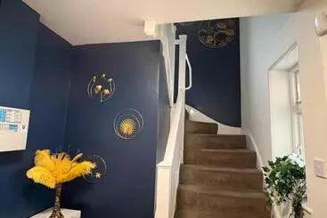 Majatalo Preston Let 8