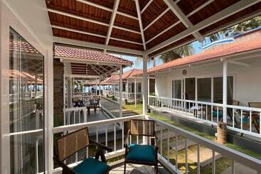 Resort Mosh By The Shore