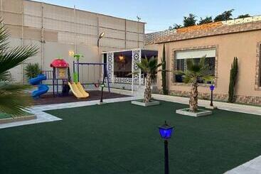 منتجع وشاليه فاملي ستار