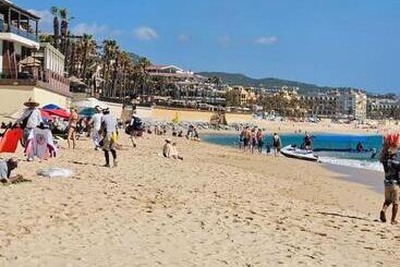 هتل آپارتمان Elegant Condo In An Upscale Building