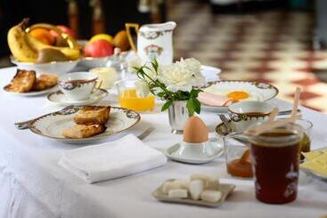 بنسيون Château Cazevert