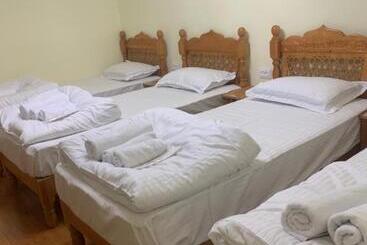 تختخواب و صبحانه Me’roj