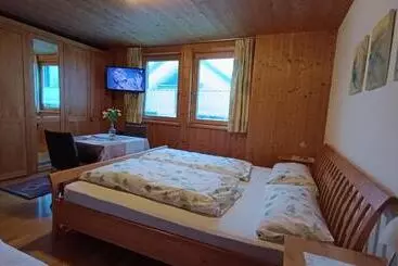 Hotelli Gästehaus Lutz