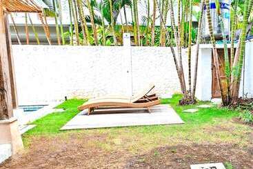 ホテル Belvilla Peaceful Retreat Nelayan Beach