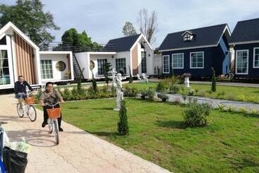 Hotel Raintrary House