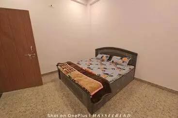 Majatalo Brij Bhumi Nikunj