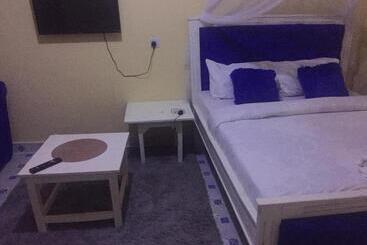 مبيت وإفطار Askeutie Homes