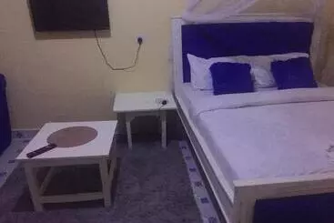 تختخواب و صبحانه Askeutie Homes