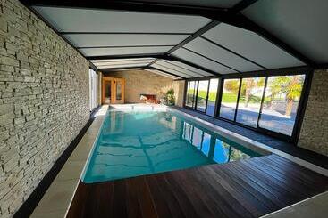 مبيت وإفطار La Bastide Du Laizon & Spa