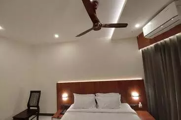 ホテル 24inn Residency