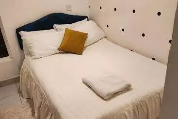 هتل کپسول Pj S, Executive Homes