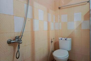 Hotel Oyo 93278 Wisma Syariah Lahundape