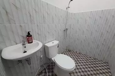 Hotelli Oyo 93306 Homestay Permana Supadio Airport