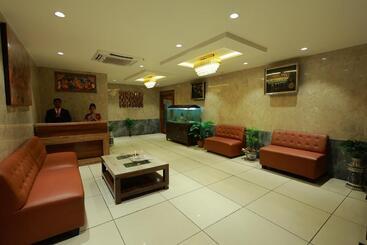 Hotel Svm Grand Ramanthapur
