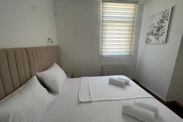 تختخواب و صبحانه Naš Dom   Motel