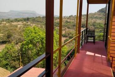 Hotel Lake Forest By Bat