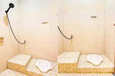 Hotelli Oyo 93208 Guest House Cemara 2