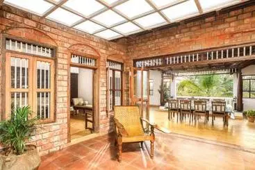 Pensão Beside The River