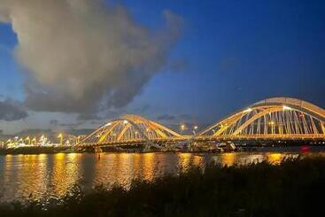 تختخواب و صبحانه Kelly S Euphrate Houseboat