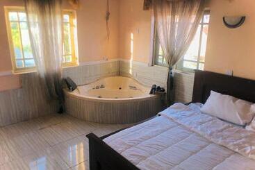 هتل Magida Gardens