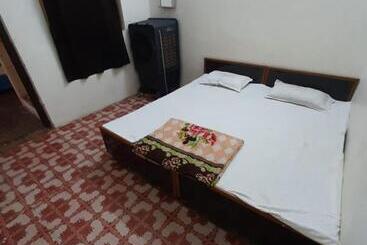 Pensió Agrawal Guest House