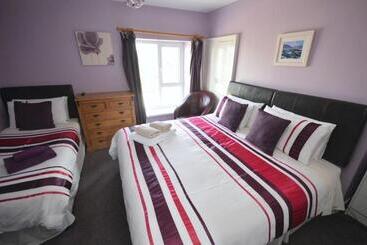 مبيت وإفطار Annora Bar & Accommodation